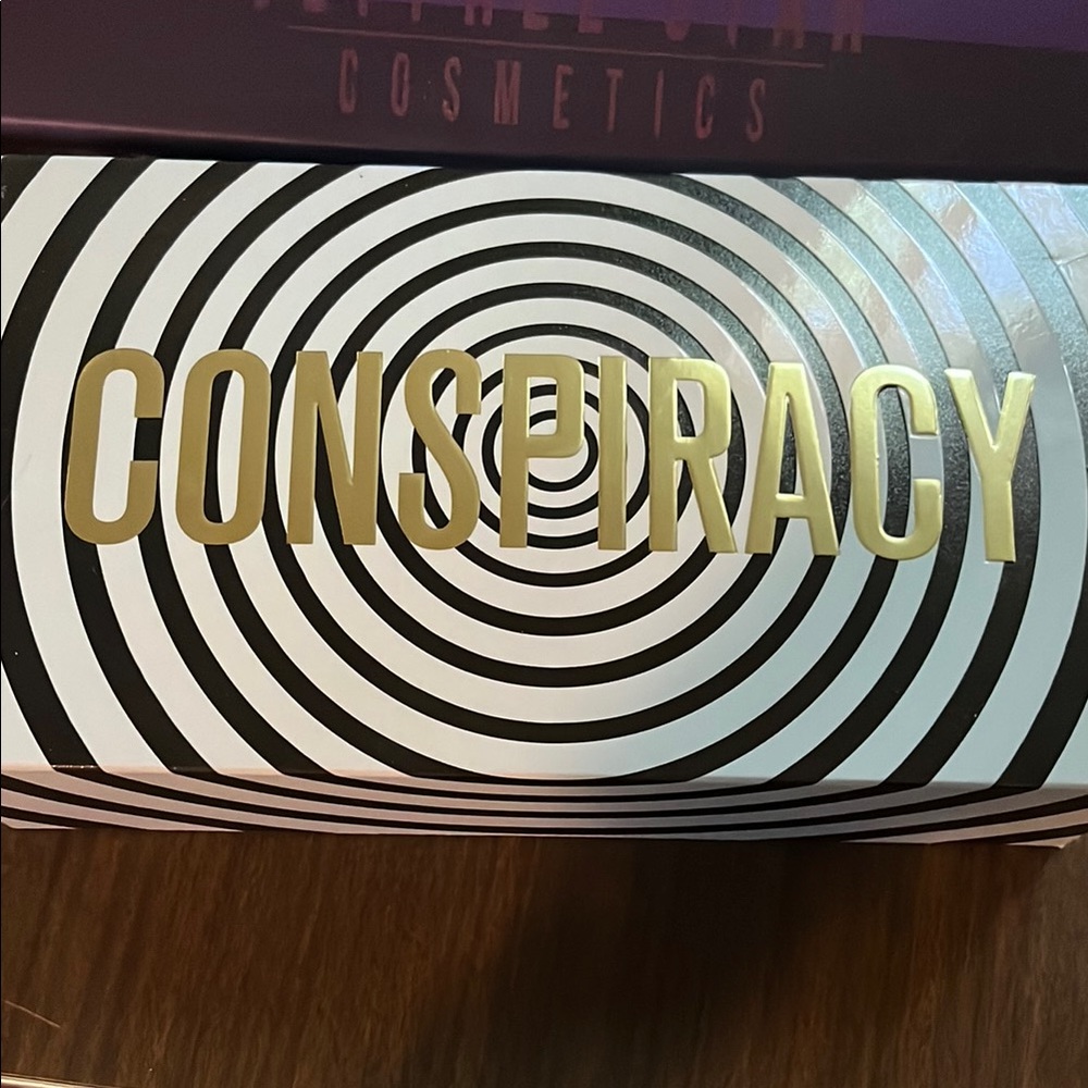 Conspiracy Eyeshadow Palette